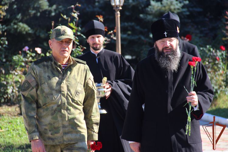 Митрополит Смоленский и Дорогобужский благословил военнослужащих Росгвардии на службу Отечеству