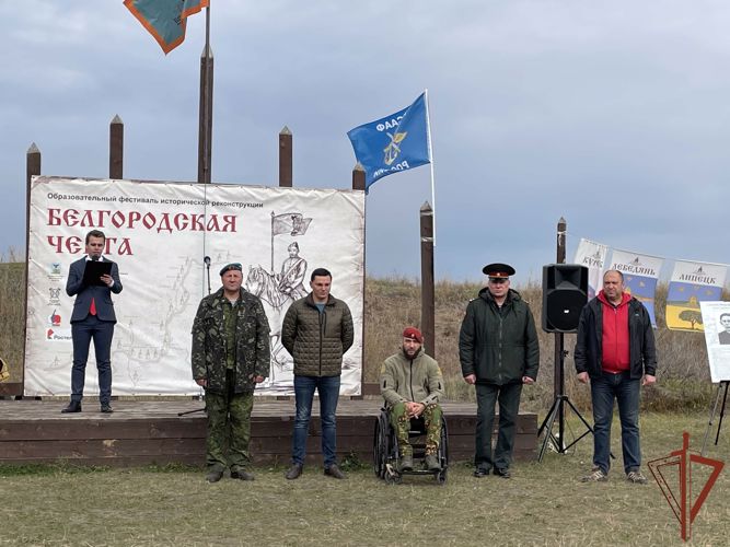 В Белгородской области состоялся полевой выход военно-патриотических клубов, посвященный Дню СОБР и ОМОН Росгвардии