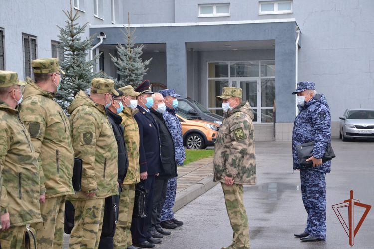 Командующий Приволжским округом Росгвардии посетил тольяттинский центр подготовки личного состава 