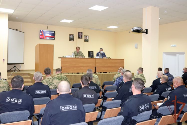 Командующий Приволжским округом Росгвардии посетил тольяттинский центр подготовки личного состава 