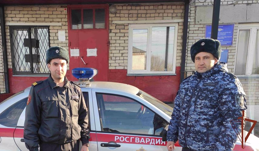 Росгвардейцы помогли потушить загоревшийся автомобиль в Зауралье