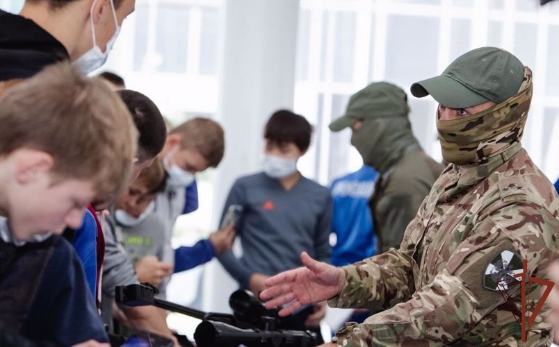 Юные участники всероссийского форума на Кубани узнали о специфике службы в СОБР Росгвардии