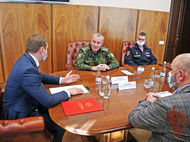 Командующий Сибирским округом представил главе региона нового начальника Управления Росгвардии по Республике Хакасия