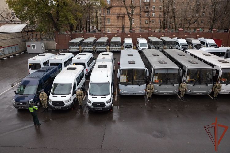 Для водителей Росгвардии проведен показной технический смотр транспортных средств
