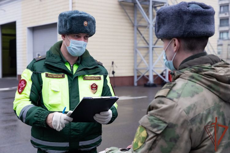 Для водителей Росгвардии проведен показной технический смотр транспортных средств