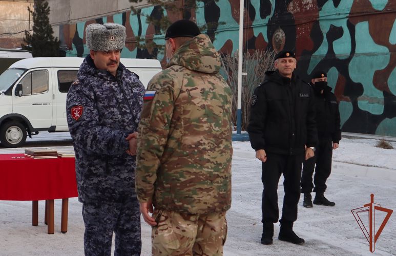 ОМОН на транспорте Управления Росгвардии по Красноярскому краю отмечает 28-летие 