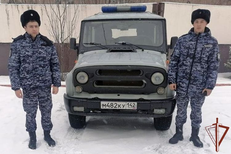 Патруль Росгвардии предотвратил ЧП в торговом центре в Кузбассе (видео)