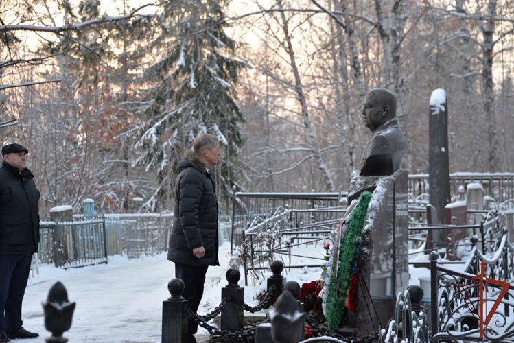 Росгвардейцы приняли участие в траурной церемонии, посвященной памяти  генерал-лейтенанта Артура Ахметханова