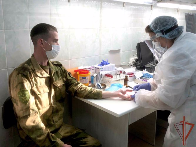 Росгвардейцы сдают кровь для медучреждений Курганской области