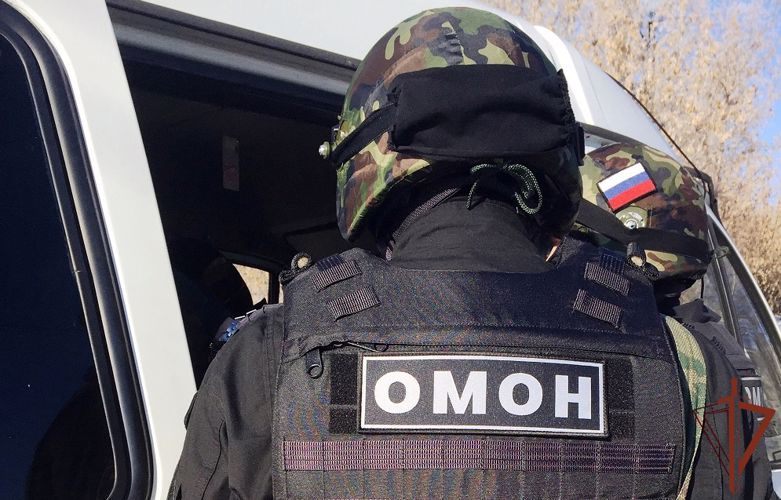 При содействии Росгвардии в Новосибирске задержаны подозреваемые в незаконном обороте оружия 