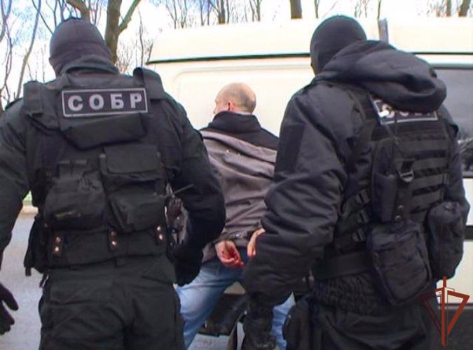 При содействии Росгвардии в Новосибирске задержаны подозреваемые в краже дорогостоящего автомобиля