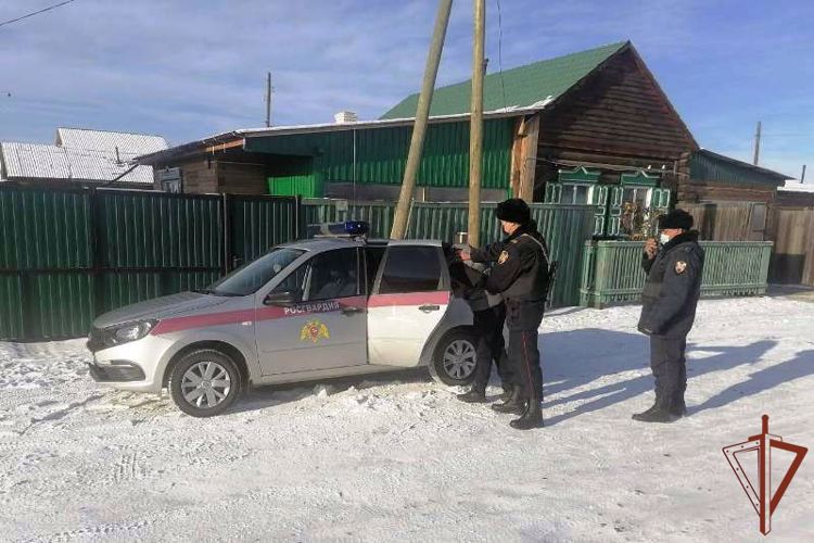 Находившегося в розыске за преступления гражданина задержали росгвардейцы в Бурятии