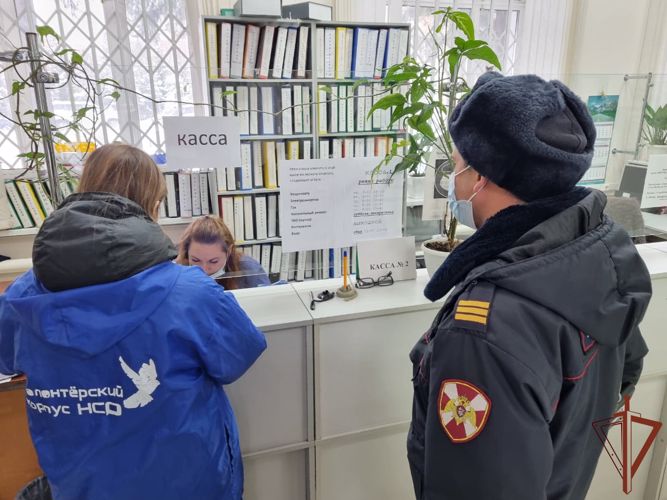 Росгвардия помогает ветеранам и пенсионерам Новосибирской области
