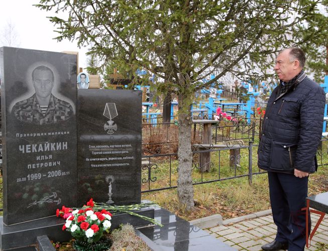 В Мордовии сотрудники и военнослужащие Росгвардии почтили память павших товарищей