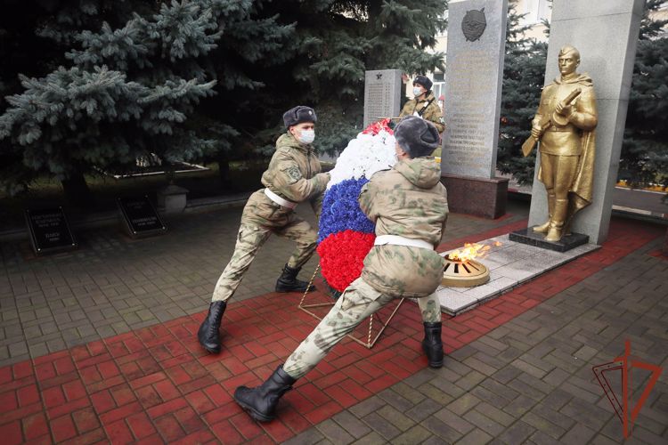Представители Росгвардии почтили память освободителей Ростова-на-Дону