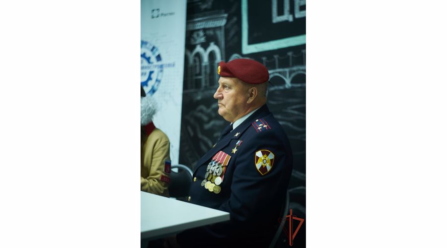 Ветеран воронежского СОБР Росгвардии стал участником проекта «Диалоги с Героями»