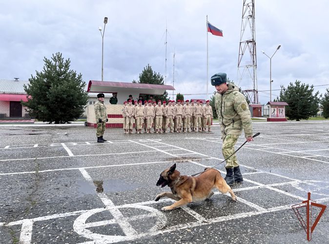 В Урус-Мартане в полку Росгвардии состоялся День призывника