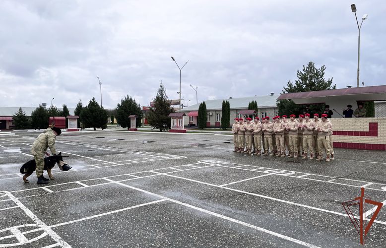 В Урус-Мартане в полку Росгвардии состоялся День призывника
