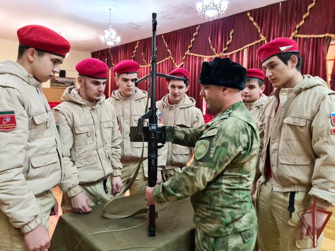 В Урус-Мартане в полку Росгвардии состоялся День призывника
