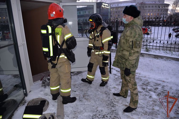 Росгвардия и МЧС в Югре отработали взаимодействие при возникновении пожара на собственном объекте