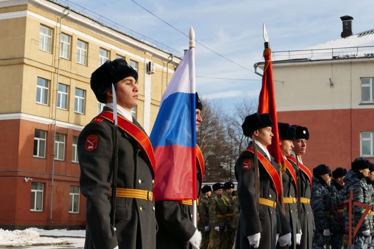 В Кузбассе воспитанники кадетского класса Росгвардии приняли торжественную клятву 