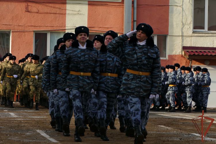 В Кузбассе воспитанники кадетского класса Росгвардии приняли торжественную клятву 
