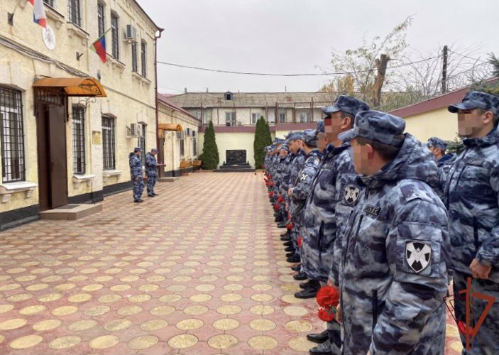 В Дагестане росгвардейцы почтили память коллег, погибших при исполнении служебных обязанностей