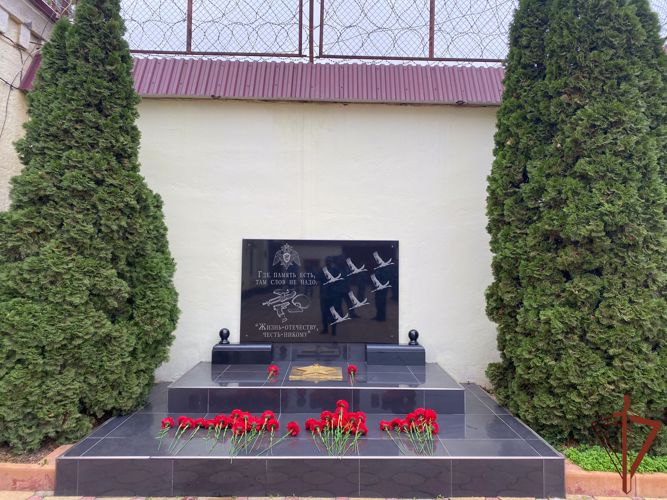 В Дагестане росгвардейцы почтили память коллег, погибших при исполнении служебных обязанностей