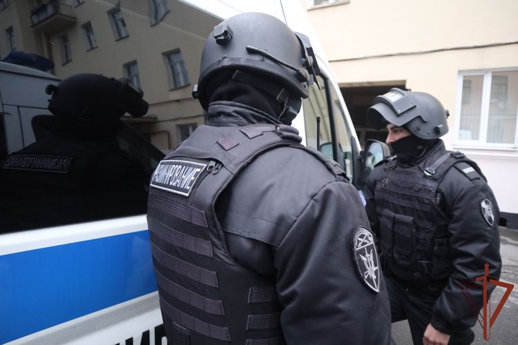 Сотрудники ОМОН Росгвардии обследовали взрывоопасные предметы в Санкт-Петербурге