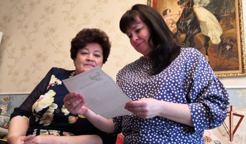 Письма военнослужащих по призыву доставили их мамам офицеры тюменского кинологического центра Росгвардии (видео)
