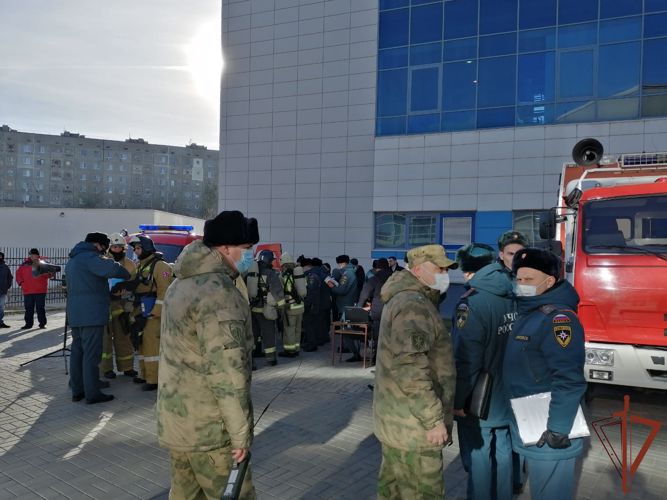 Росгвардия и МЧС провели совместное пожарно-тактическое учение в Астрахани