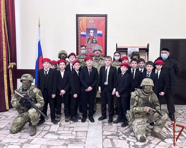 Тематическое мероприятие ко дню рождения Е.Ф. Комаровского провели росгвардейцы в Урус-Мартане
