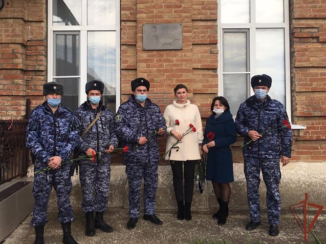 Росгвардейцы почтили память генерал-лейтенанта Дмитрия Наливалкина на его малой родине