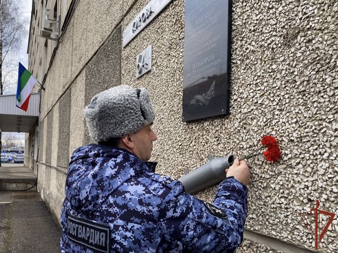 Начальник Управления Росгвардии по Республике Коми почтил память погибших сотрудников