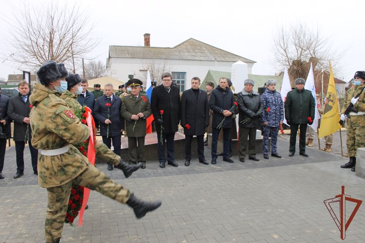 Росгвардейцы приняли участие в открытии отреставрированных памятников в Волгоградской области
