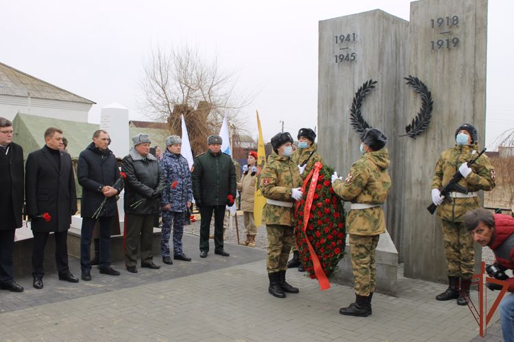 Росгвардейцы приняли участие в открытии отреставрированных памятников в Волгоградской области