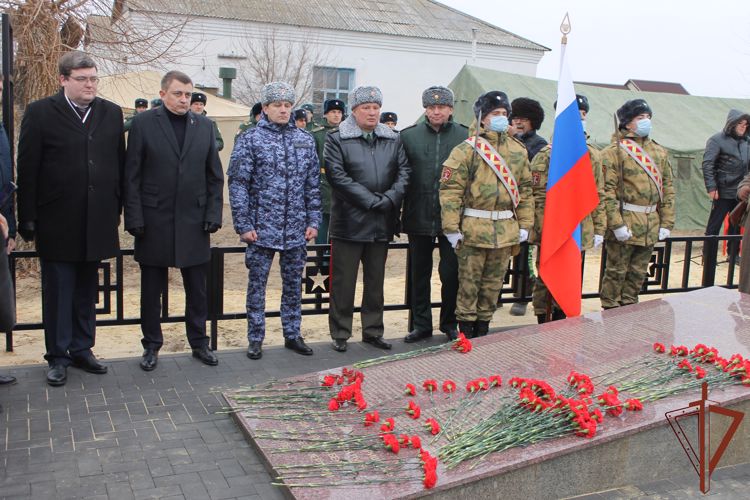 Росгвардейцы приняли участие в открытии отреставрированных памятников в Волгоградской области