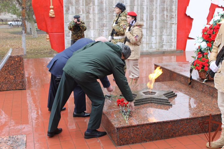 Военнослужащие Росгвардии почтили память освободителей Калача-на-Дону