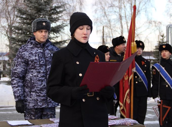 В день рождения генерала Комаровского 70 тюменских школьников посвятили в кадеты Росгвардии (видео)