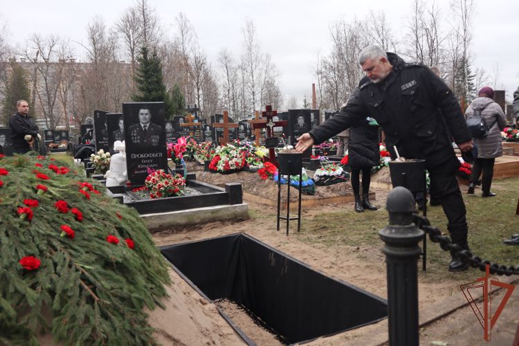 В Санкт-Петербурге простились с погибшим офицером СОБР Росгвардии (Видео) 