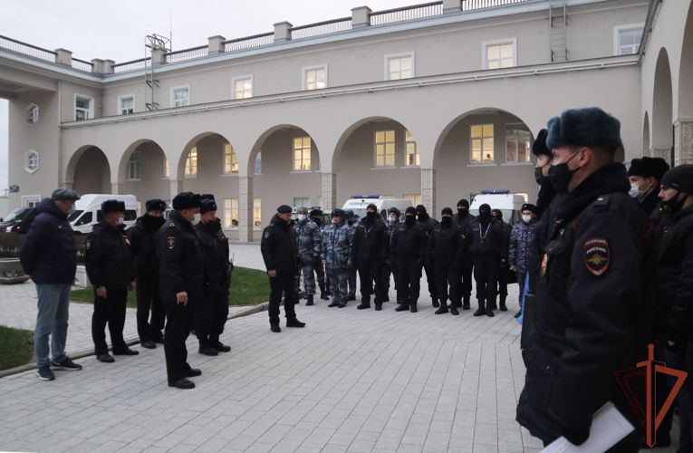 Безопасность матча РПЛ в Петербурге обеспечили более 800 росгвардейцев