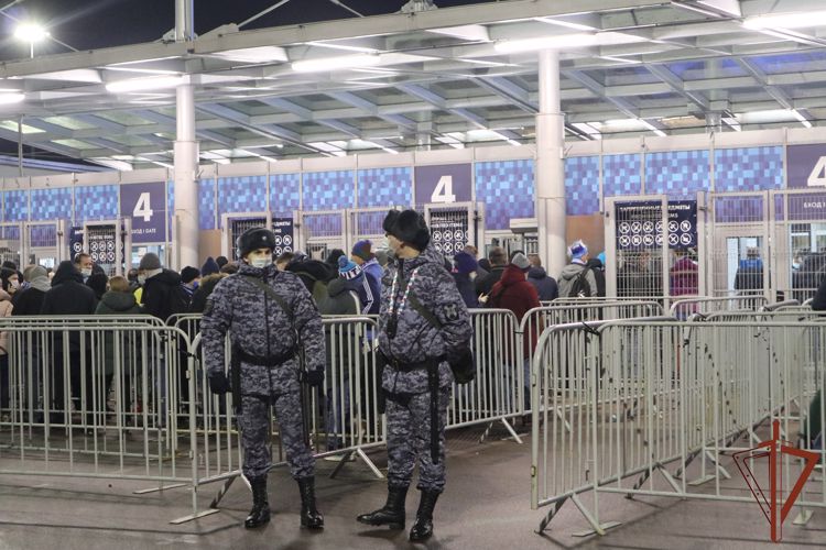 Безопасность матча РПЛ в Петербурге обеспечили более 800 росгвардейцев