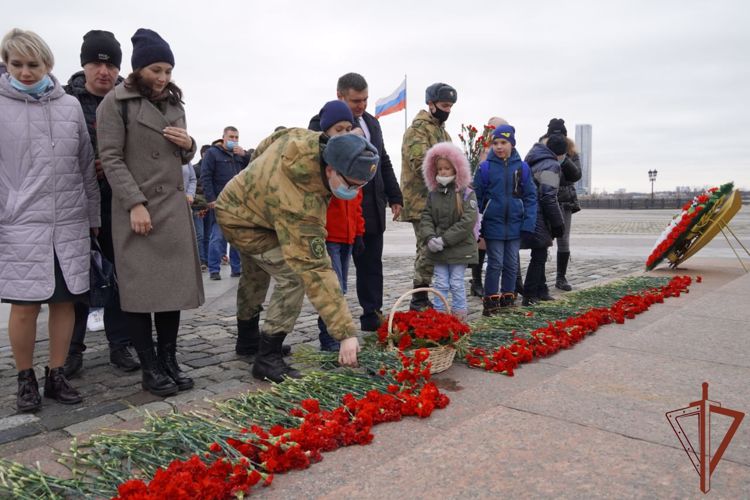 В Центральном округе Росгвардии прошли мероприятия в память о погибших правоохранителях 