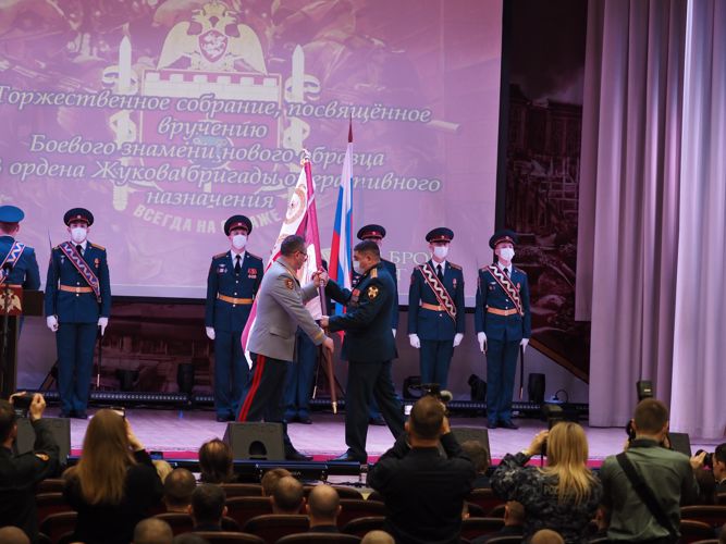 Награды погибших лётчиков Росгвардии передали их родным