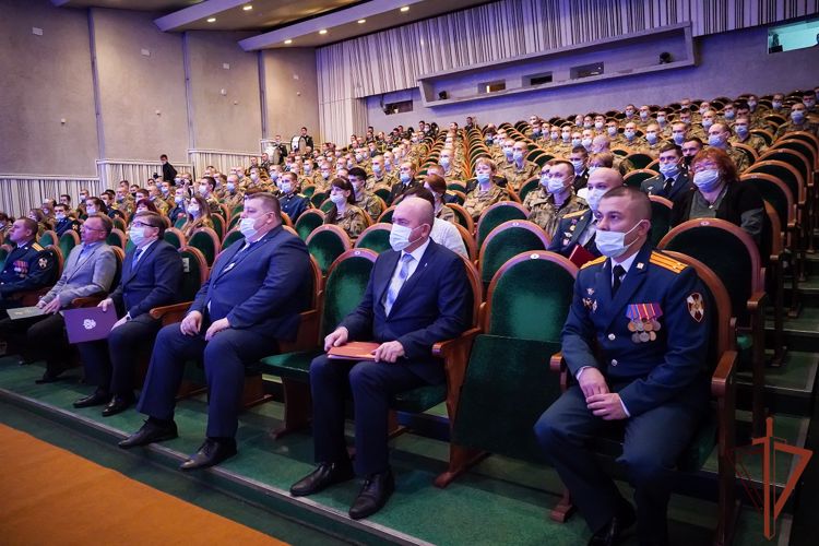 Полку по охране важных государственных объектов Северо-Западного округа Росгвардии вручено Боевое знамя
