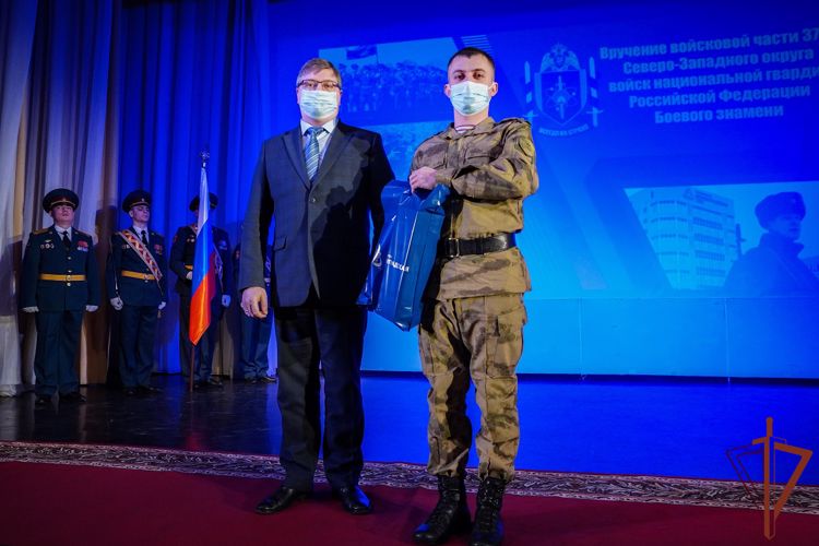 Полку по охране важных государственных объектов Северо-Западного округа Росгвардии вручено Боевое знамя