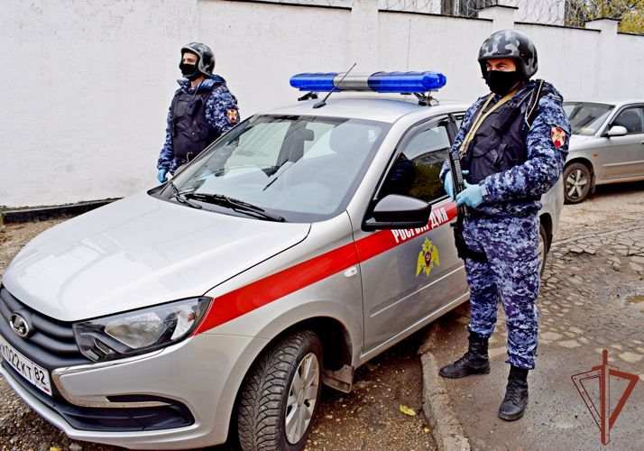 Нарядом вневедомственной охраны Росгвардии в Симферополе задержан мужчина, который угрожал ножом работникам скорой помощи