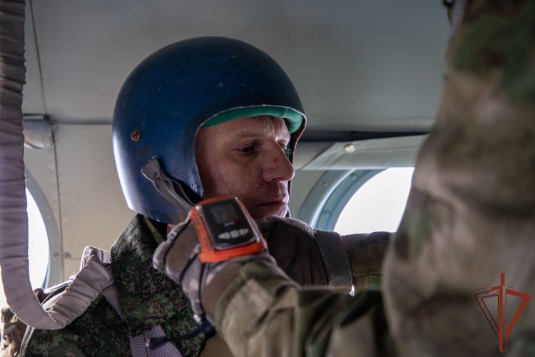 Росгвардейцы провели занятие по парашютно-десантной подготовке на Северном Кавказе