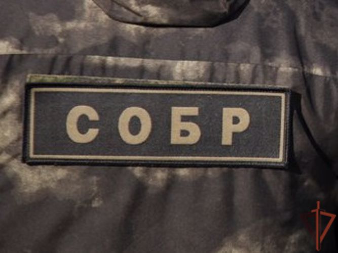 Спецназ Росгвардии задержал в Барнауле подозреваемых в крупной краже