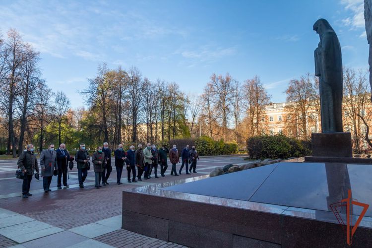 19 ЛЕТ НАЗАД В МОСКВЕ БЫЛ ОТКРЫТ ПАМЯТНИК «ВОИНАМ ВНУТРЕННИХ ВОЙСК»